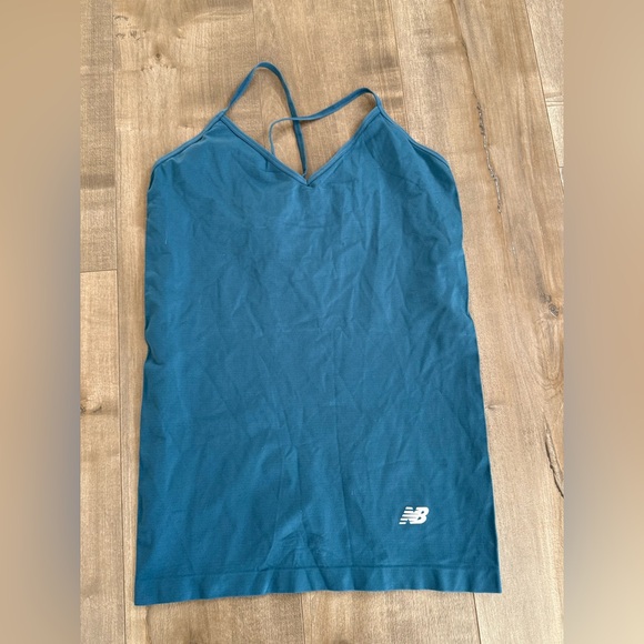 Lot of 4 New Balance Tank Tops Women's Medium Susan G Komen Pink Camisoles - Picture 11 of 13